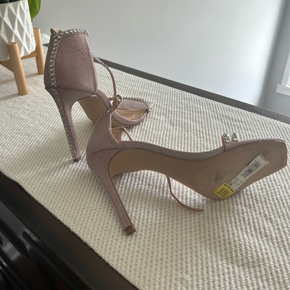 Shoes - Picture 6 of 8